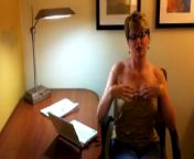 Секретарша в офисе минетит боссу